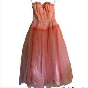 Vintage Sweatheart neckline 1950’s midi length Barbiecore